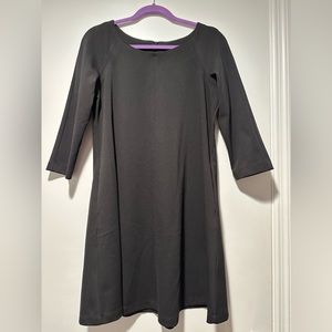 Beautiful black dress size 10. Very comfortable with pockets.
